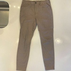 American Eagle, Womens 10 Regular, straight leg, super stretch hi-rise jegging.